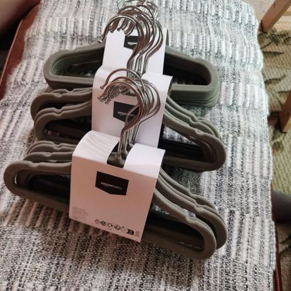 Amazon Basics Velvet Hangers